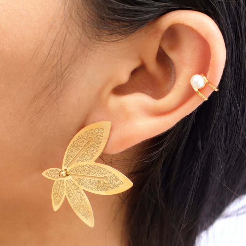 Aretes Pétalos Dorados - Imagen 3